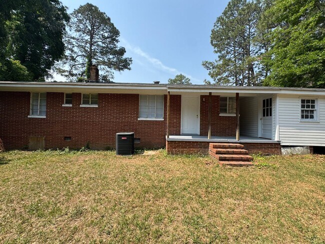 Building Photo - North Augusta Ranch with Tons of Natural Lighting!