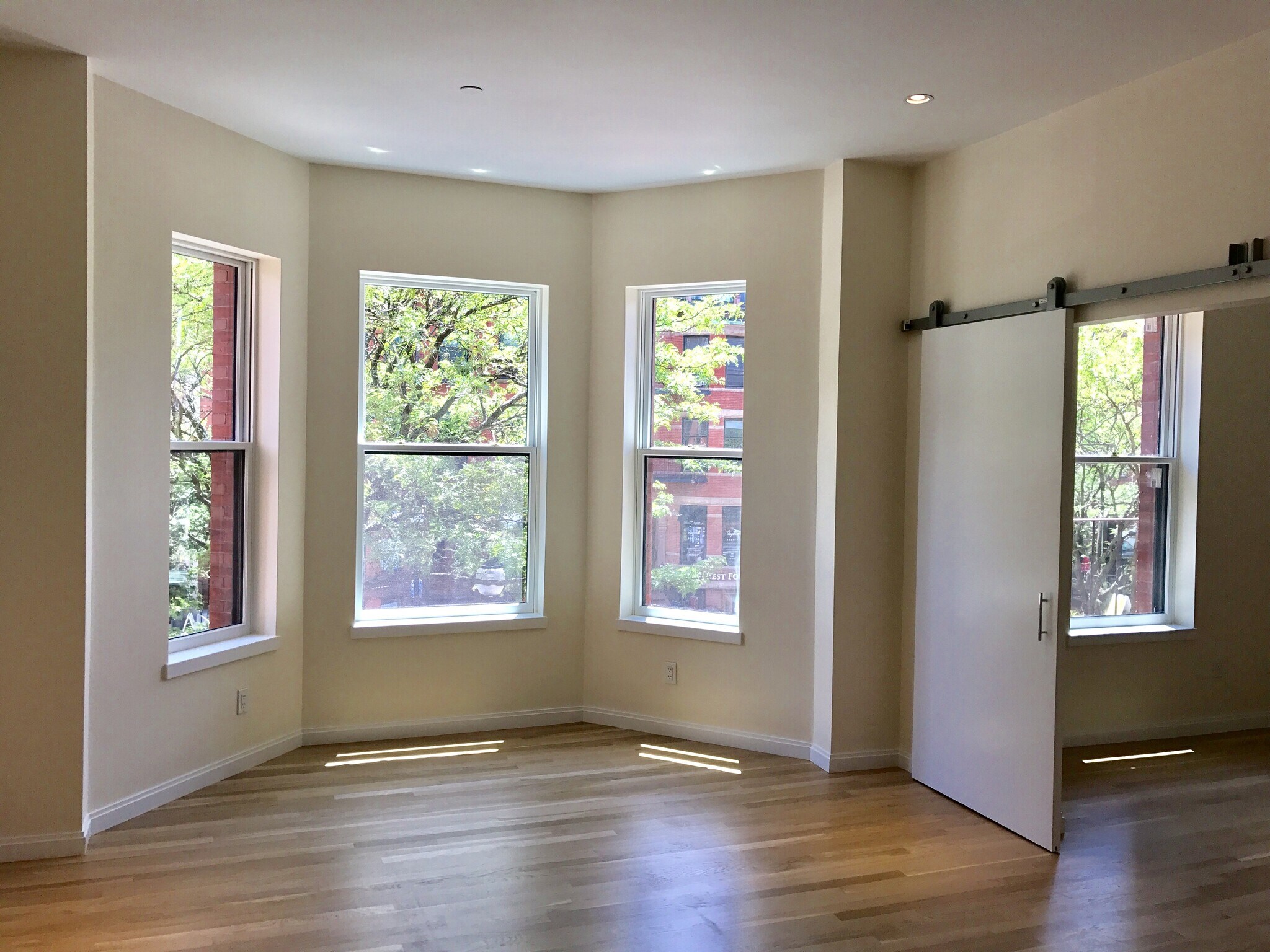 Building Photo - 209 Newbury St