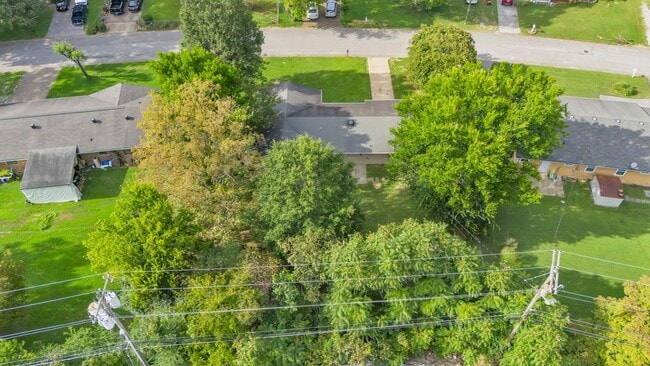 Building Photo - Located in the Heart of Hixson! 3 beds, 2 ...