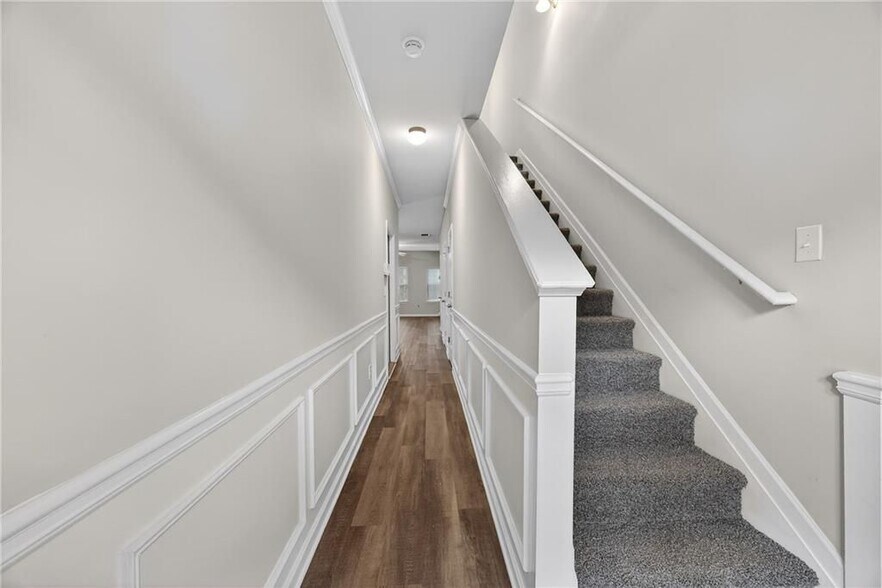 Building Photo - 4497 Ravenwood Dr