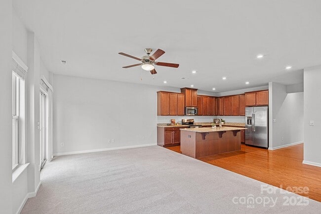 Building Photo - 206 Scenic View Ln