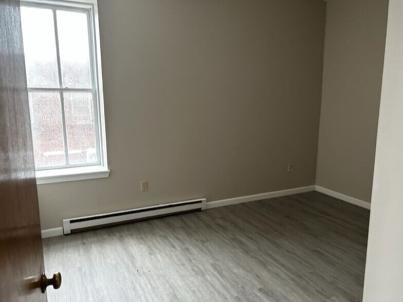 Building Photo - 92 Gorham St