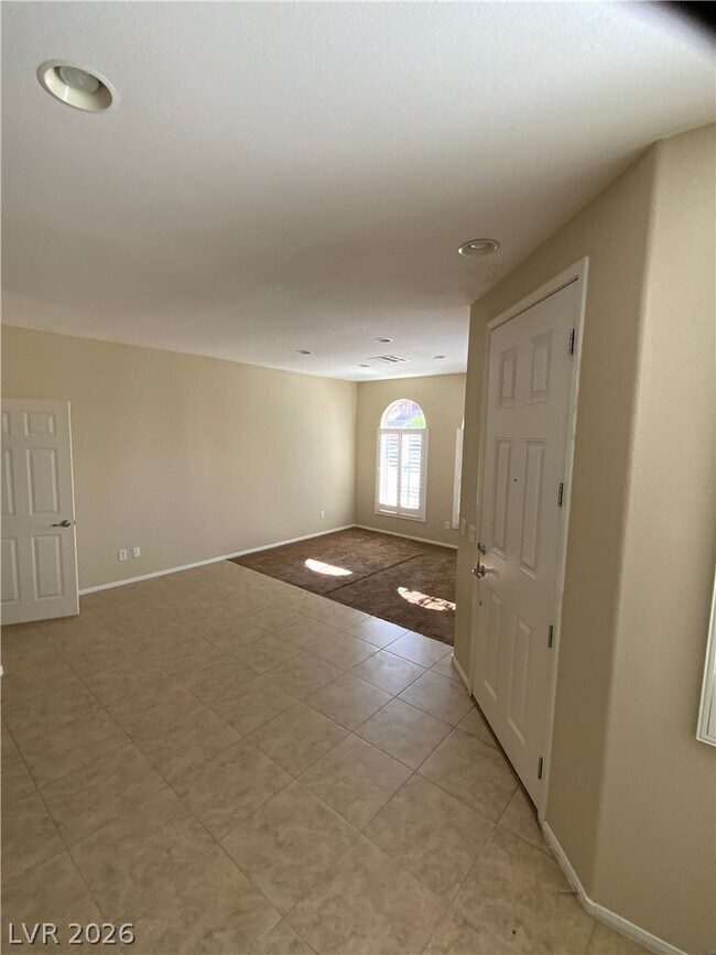 Building Photo - 758 Rise Canyon Dr