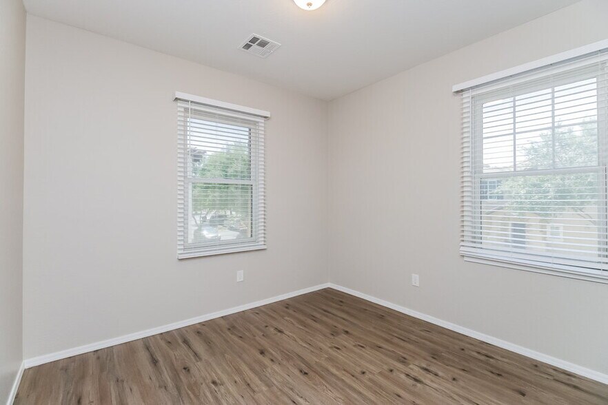 Building Photo - 4318 E Jasper Dr