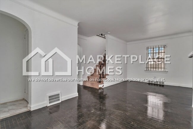 Building Photo - 15411 Mansfield St