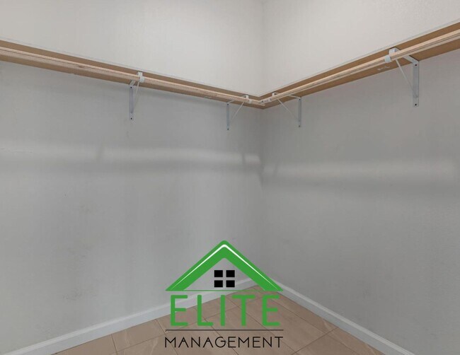 Building Photo - Charming 3-Bedroom, 2-Bath Home in Prime S...