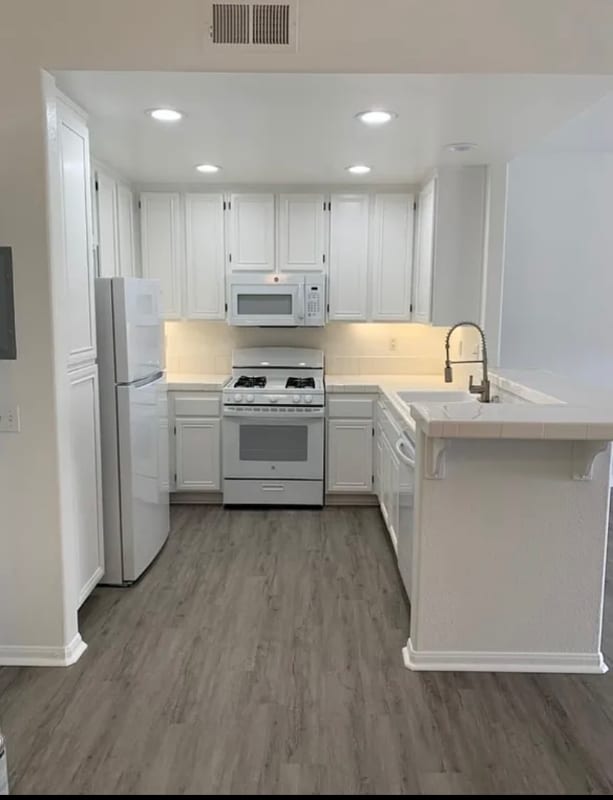 Building Photo - 1460 Rancho Rose Way