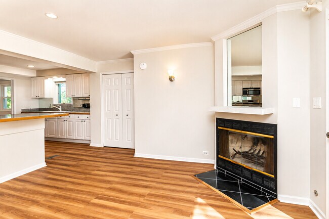 Building Photo - 1305 1st St