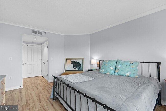 Building Photo - 777 7th St NW