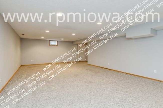 Building Photo - 908 SW 47th Cir