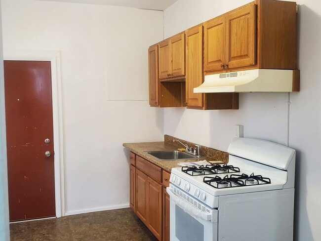 Building Photo - 3 Bedroom House in West Philadelpia