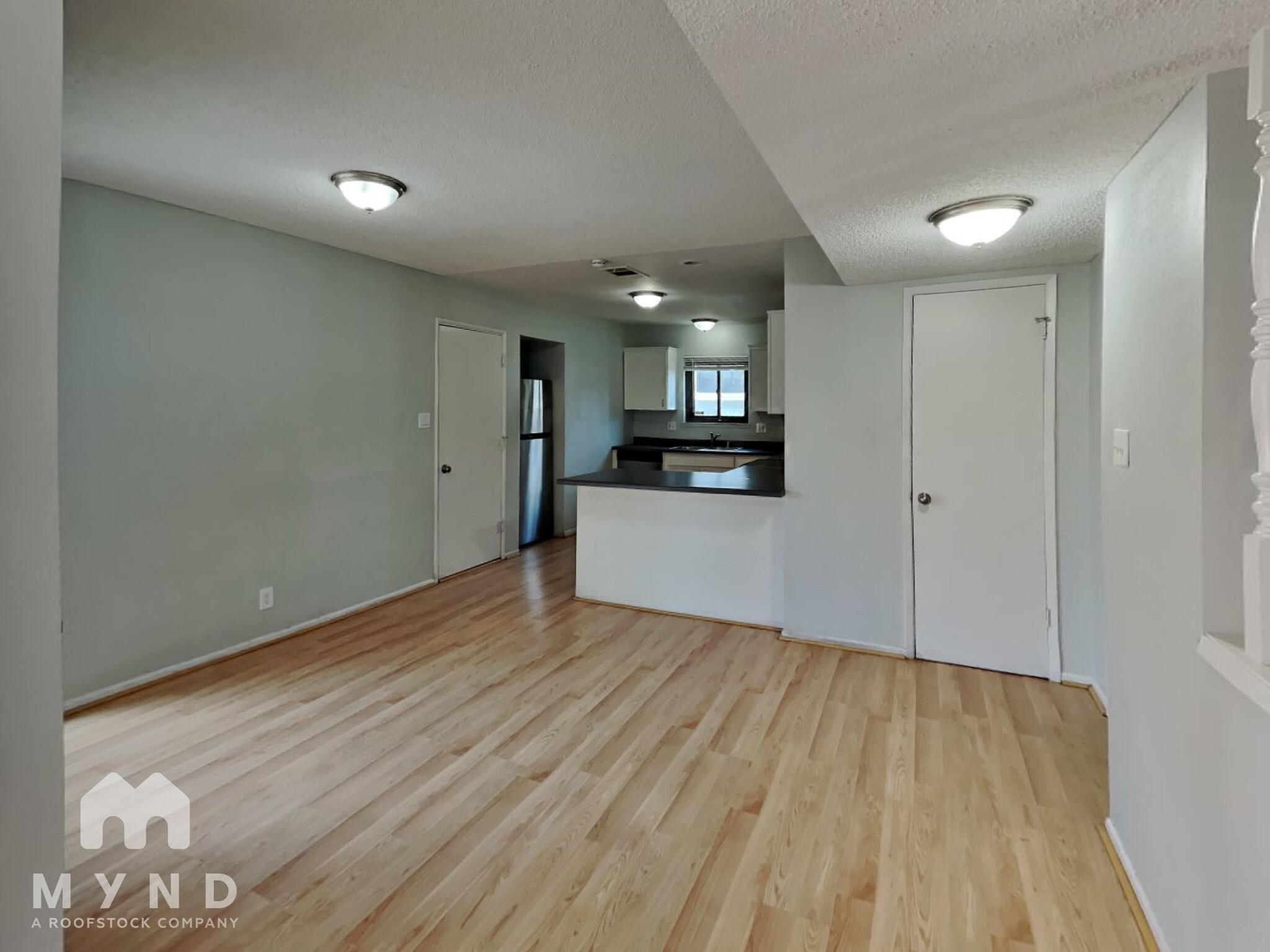 Building Photo - 4004 Chinchilla Ave