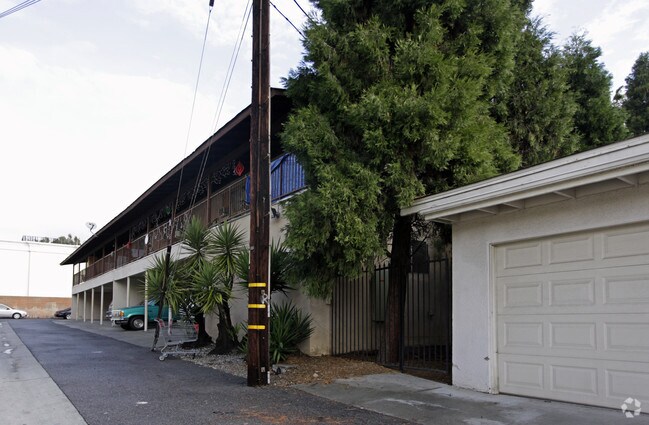 Building Photo - 889 N Laurel Ave