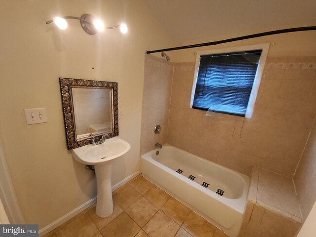 Building Photo - 2804 Christopher Ave