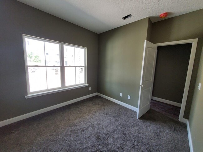 Building Photo - 289 Grayson Ave