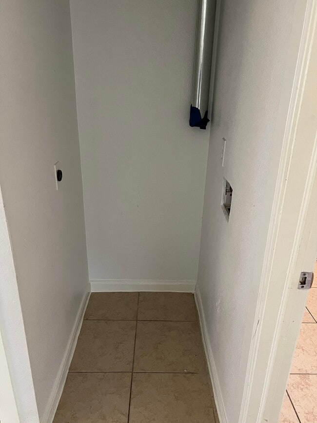 Building Photo - 5136 Mallow St