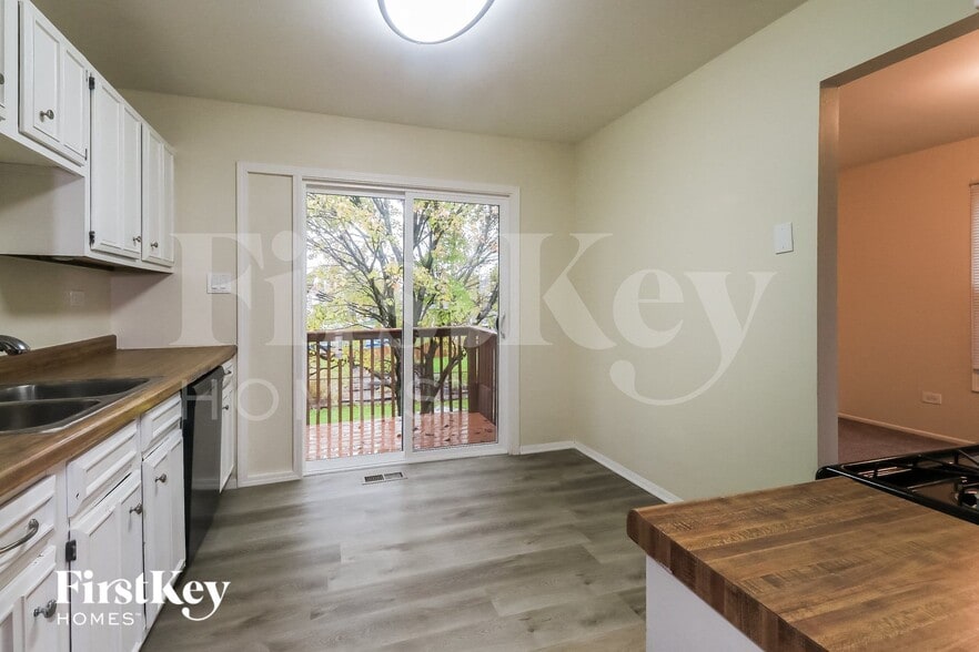 Building Photo - 7437 W Hickory Creek Dr