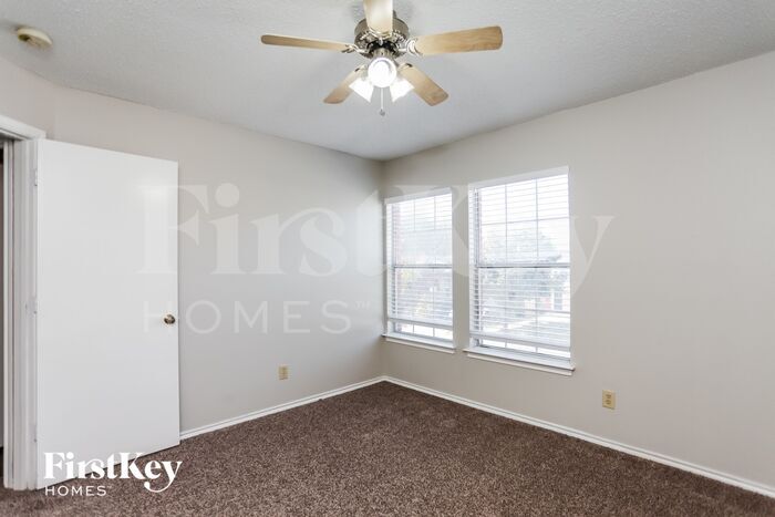 Building Photo - 322 Benetton Dr