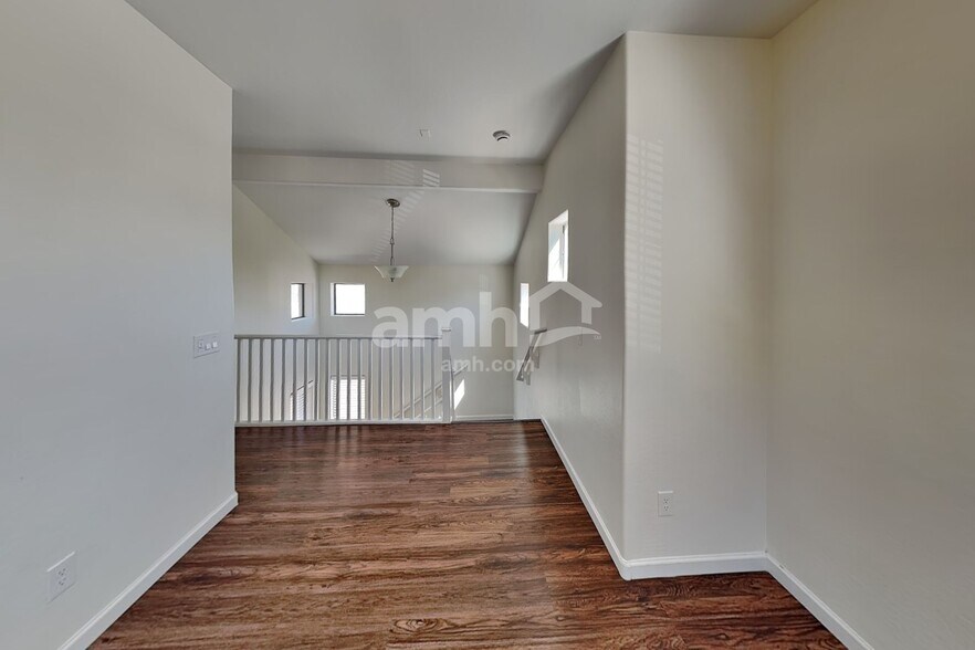 Building Photo - 14576 W Maui Ln