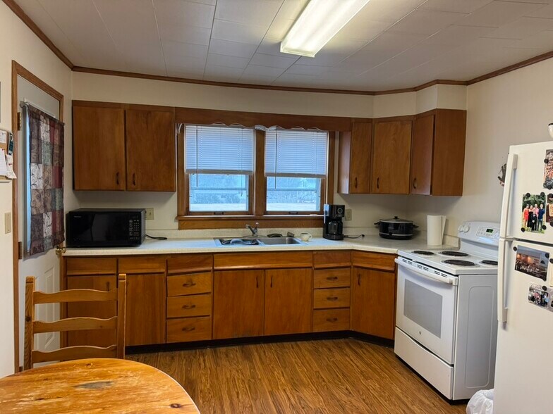 Kitchen - 405 S Chestnut St