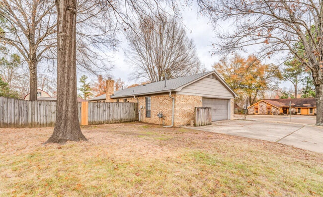 Building Photo - 1445 Hardwood Trail