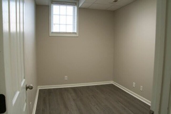 Building Photo - 514 Winding Bluff Way