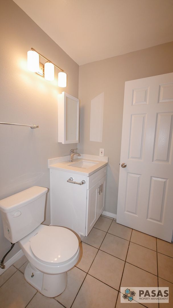 Building Photo - 1st Floor Remodeled Condo