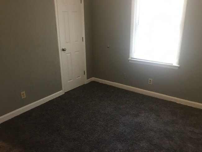 Building Photo - 2 Bedroom Near Downtown Charlotte
