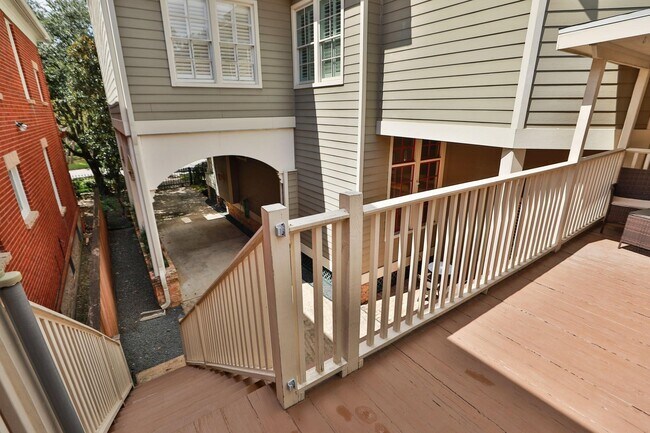 Building Photo - 1132 Oxford St