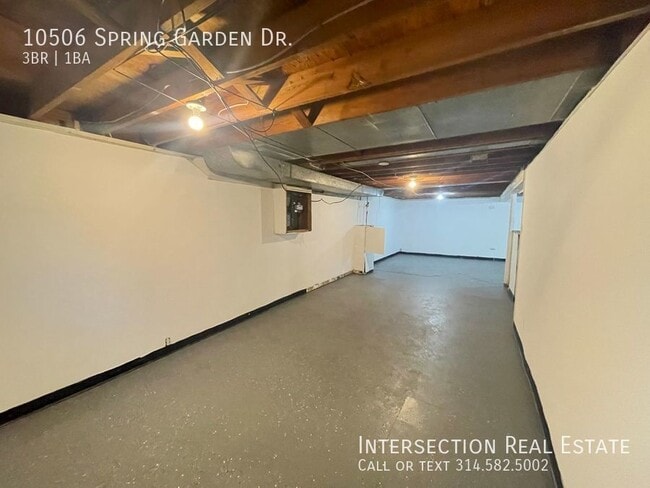 Building Photo - 10506 Spring Garden Dr