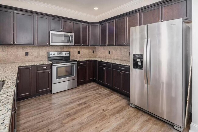 Building Photo - 925 Dearborn Ct