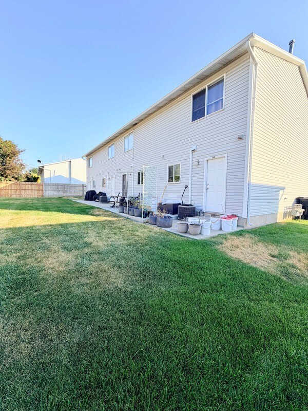Building Photo - 682 N 400 W