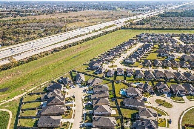 Building Photo - 31423 Elkcreek Bend Dr
