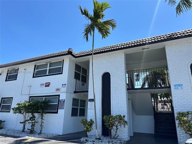 Building Photo - 2500 Johnson St