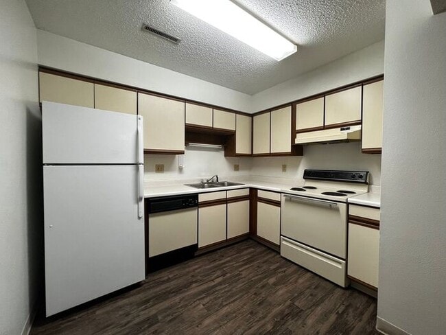 Building Photo - $1,175 | 3 Bedroom, 1 Bathroom Apartment | No Pets | Available for August 1st, 2026 Move In!