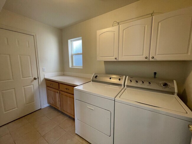 Building Photo - 14790 NW Yellowstone Ct