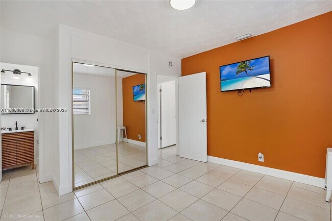 Building Photo - 2406 N 28th Ave