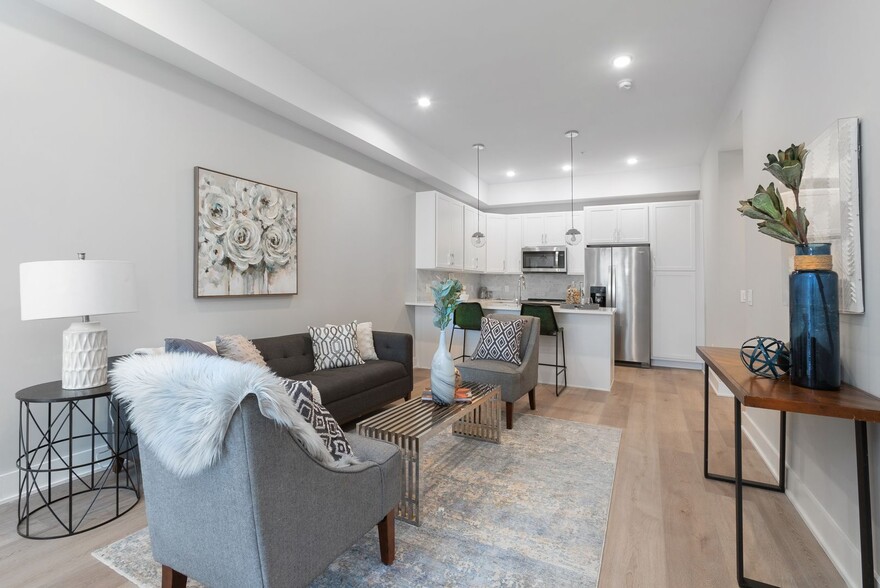 Interior Photo - Washington Court (52 W)