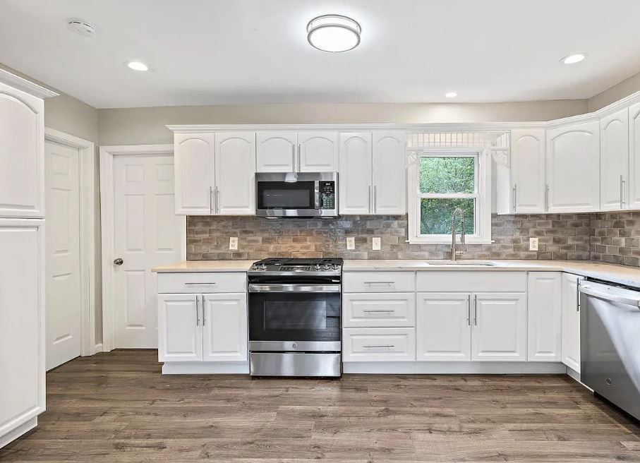 Kitchen - 107 Bayberry Ave