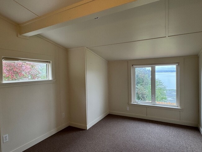 Building Photo - Desirable Indianola waterfront just in time for summer