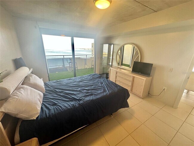 Building Photo - 6009 Sea Ranch Dr