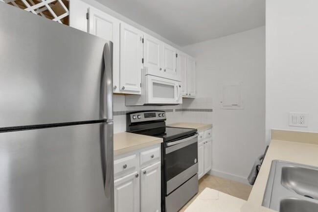 Building Photo - 1780 Palm Cove Blvd