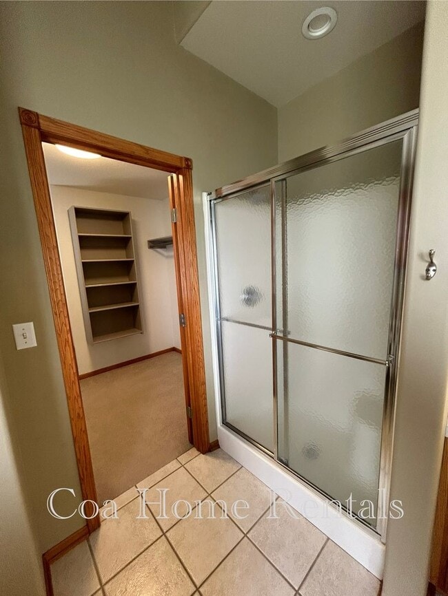 Building Photo - Beautiful Andover Property