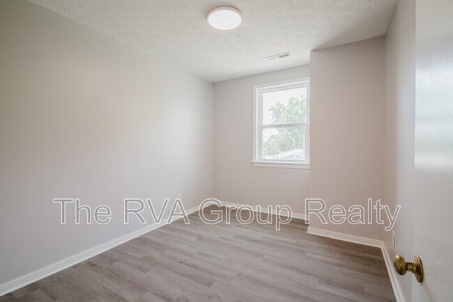 Building Photo - 3807 Woodlawn St
