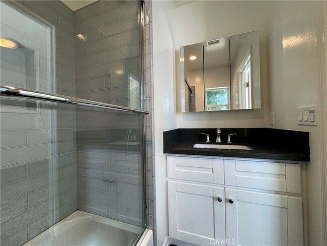 Building Photo - 2304 N Catalina St