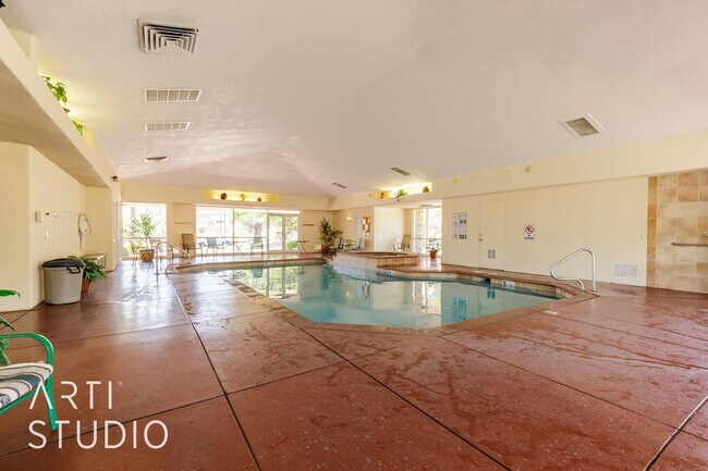 Building Photo - Stunning 3-Bedroom Home with Private Backy...