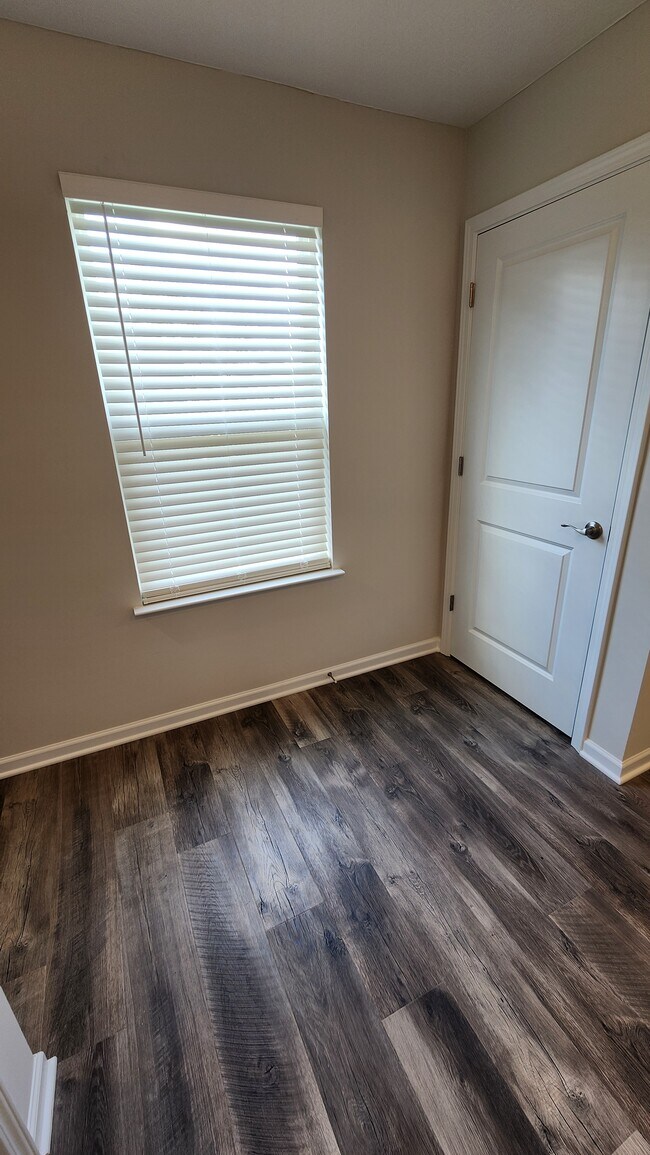 Building Photo - 61 Snapdragon Dr