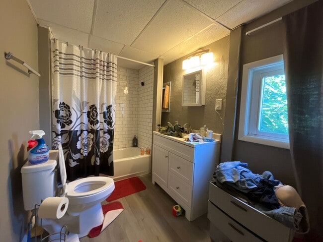 Building Photo - Well-maintained 3-bedroom home in Southsid...