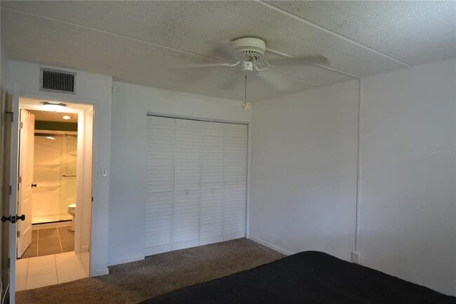 Building Photo - 2944 W Bay Dr