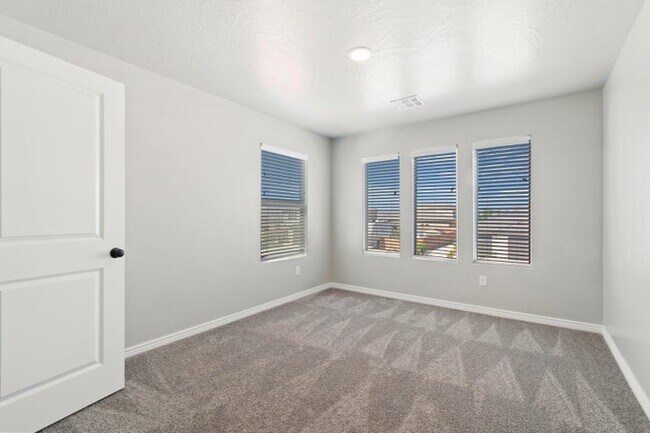 Building Photo - 1706 Honeycomb Dr